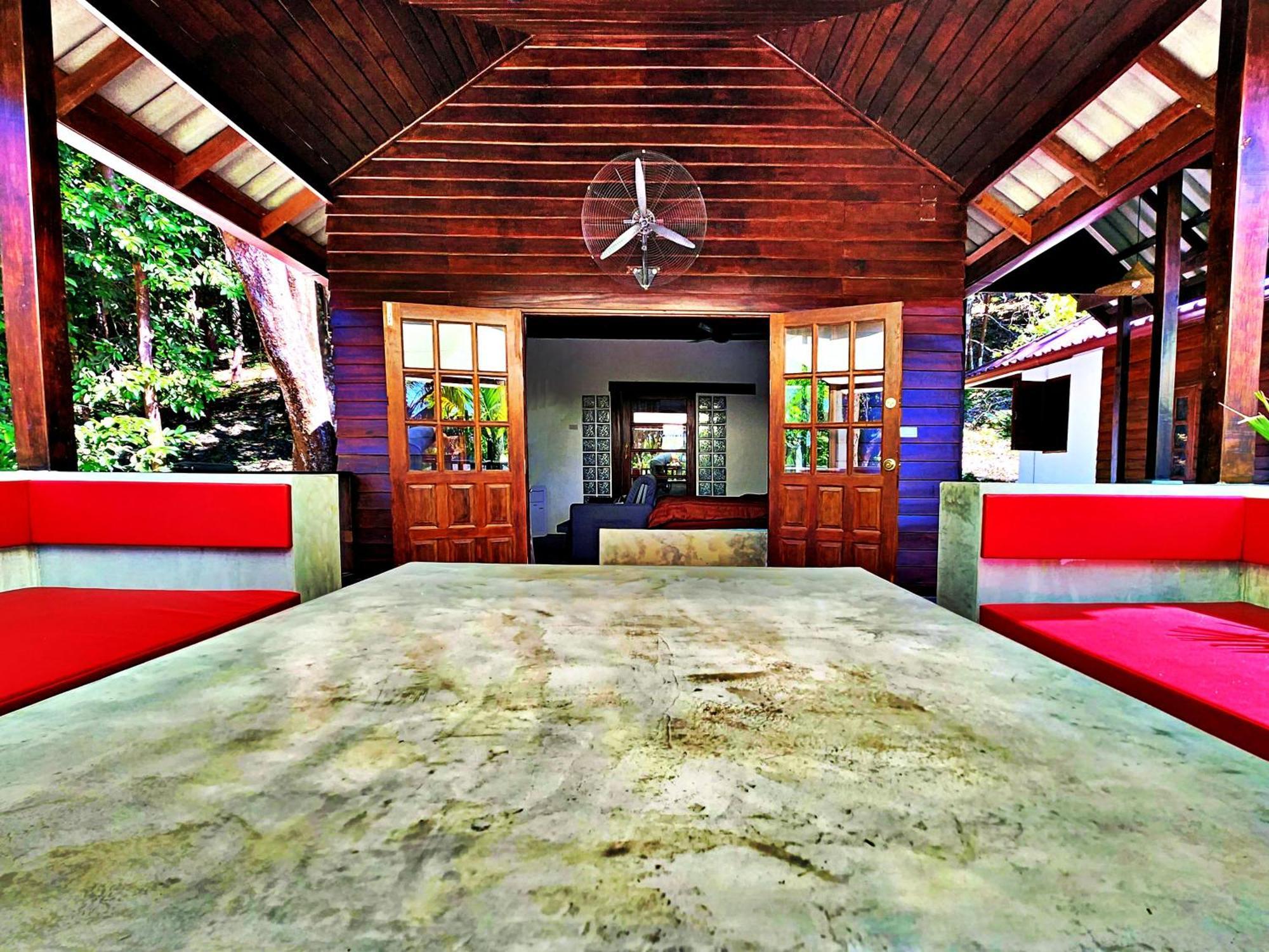 Flower Power Farm Village Koh Phayam Habitación foto